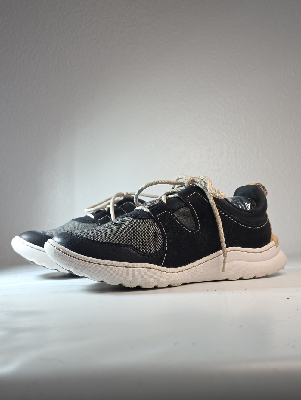 CLARKS COLLECTION LEATHER CANVAS TEGAN SNEAKERS VGUC BLACK/WHITE WOMENS SIZE 8.5